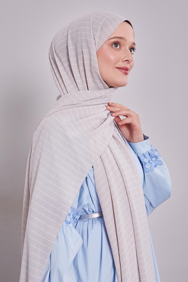 شال كاز مخطط باللون الفضي - 2