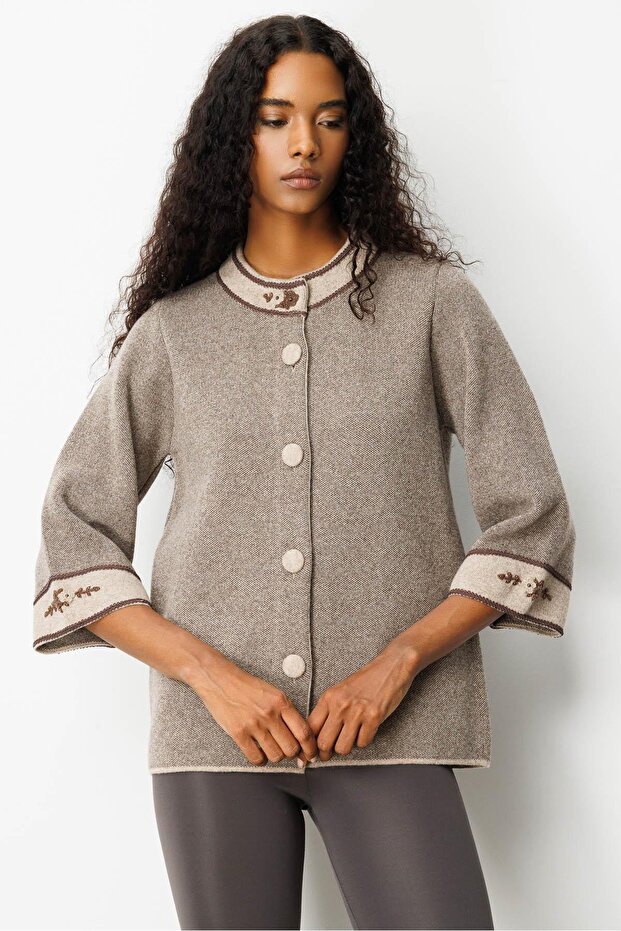 Women's Stand Collar Sleeve and Collar Embroidered Wool Coat K.Beige
