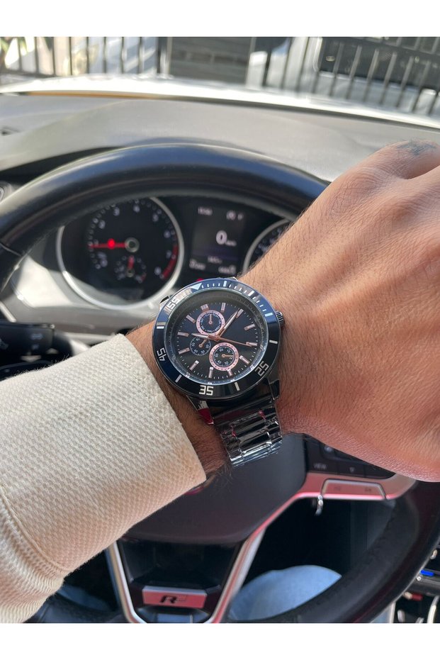 Men's wristwatch