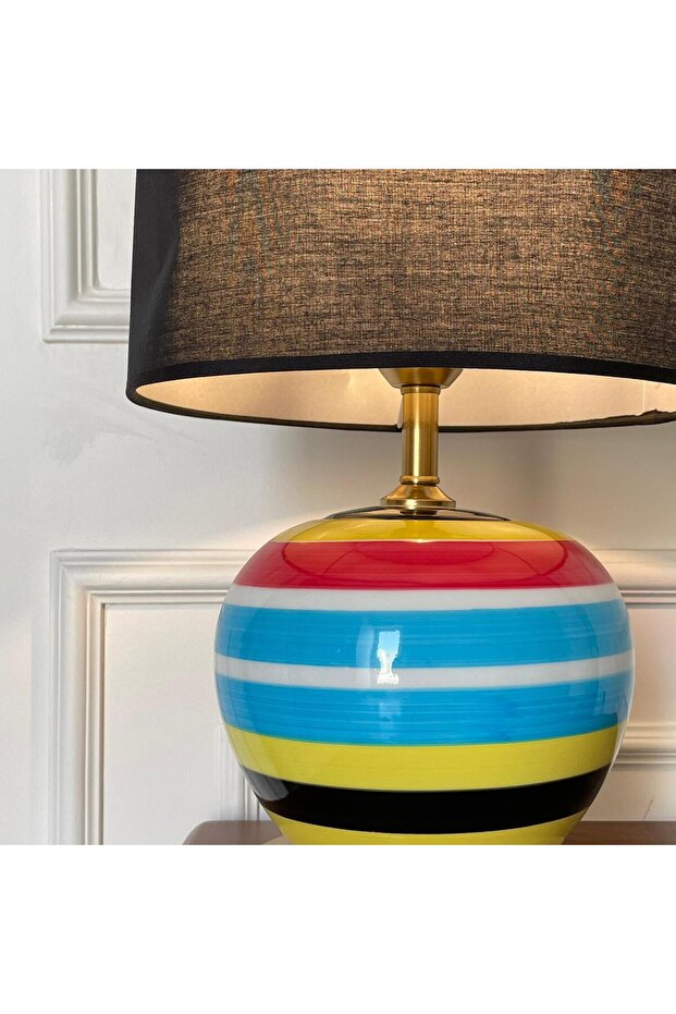 Shehon table lamp with a stylish and modern design - 3