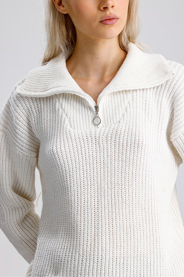 Women's Zippered Turtleneck Sweater - 1