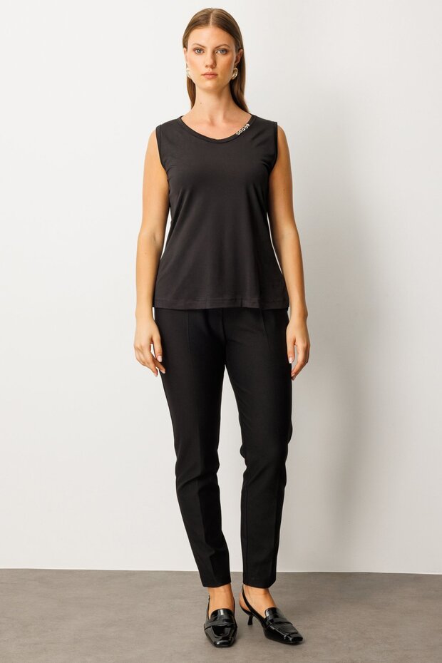 Button Detail on Collar Sleeveless Basic - 2