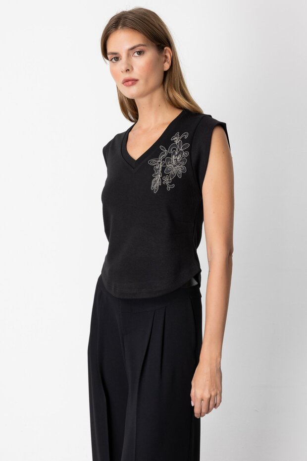 V Yaka İşlemeli Bluz - 2