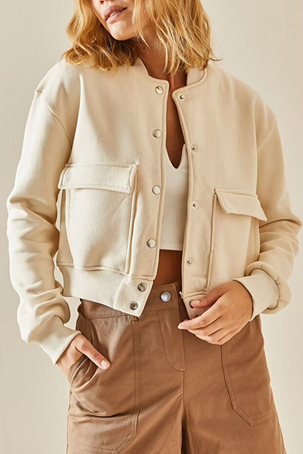 سترة قصيرة بأزرار وردية اللون - 3