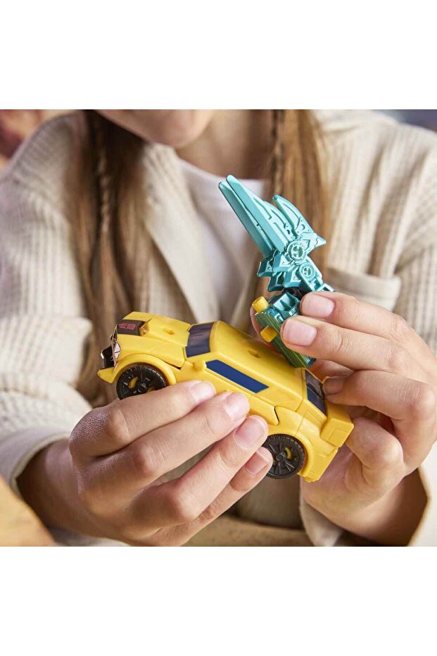 Cyberworld Transformable Robot Bumblebee - 5