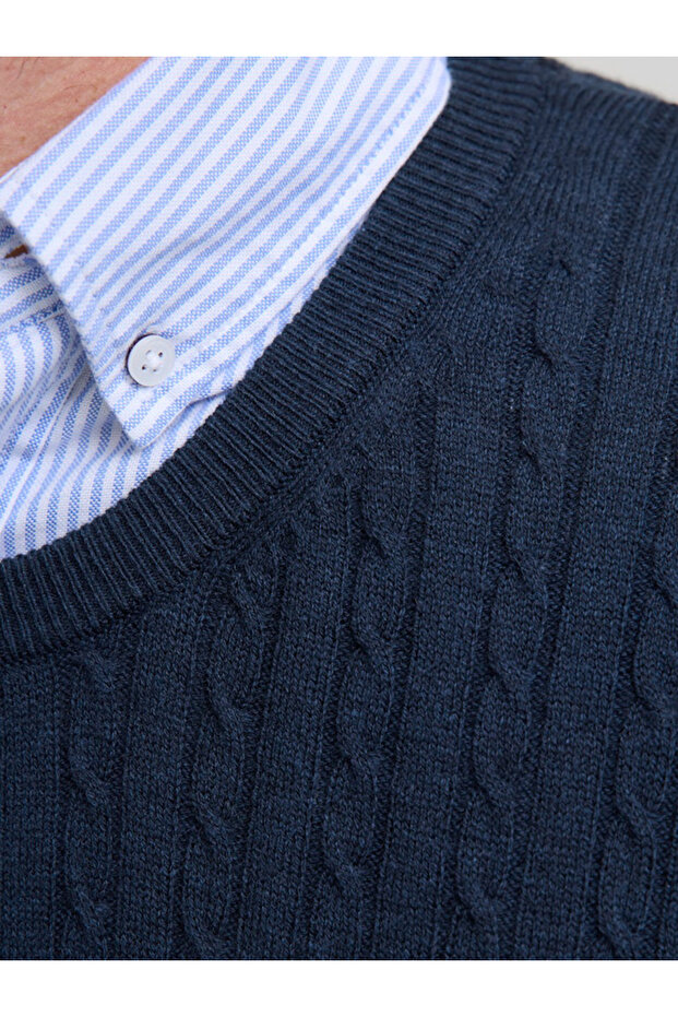 JJEEMIL Textured Cable Knit Sweater - 3
