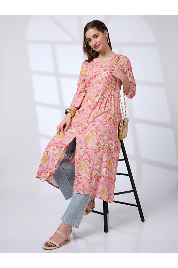 Women Pink V-Neck Floral Print Kurta