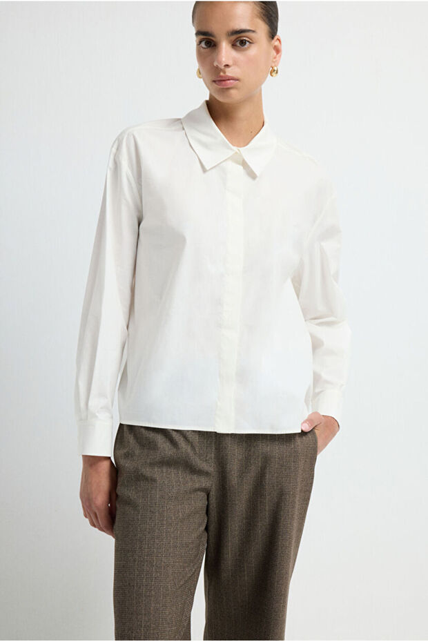 Büzgü Detaylı Gömlek - 4