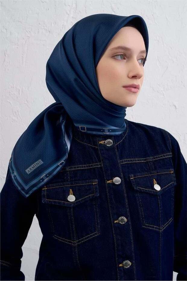 وشاح تيفيل من الحرير الخالص 9401 - 81 نمط مختلط باللون الأزرق الداكن