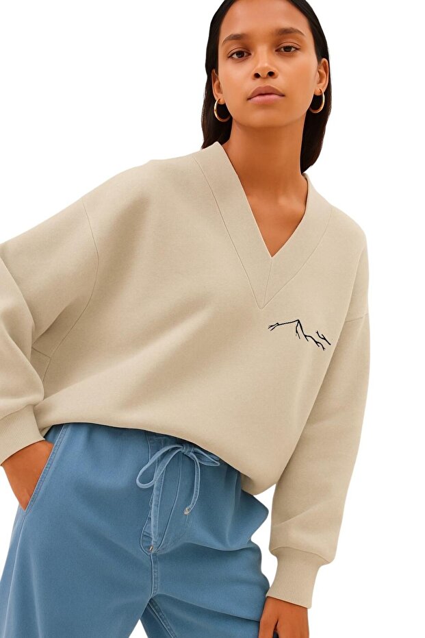 سترة رياضية بطبعة جبلية للجنسين بياقة على شكل حرف V