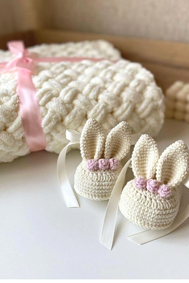 Hand Knitted Baby Blanket and Baby Booties Alize Puffy Hand Knitted Baby Blanket Hand Knitted Booties