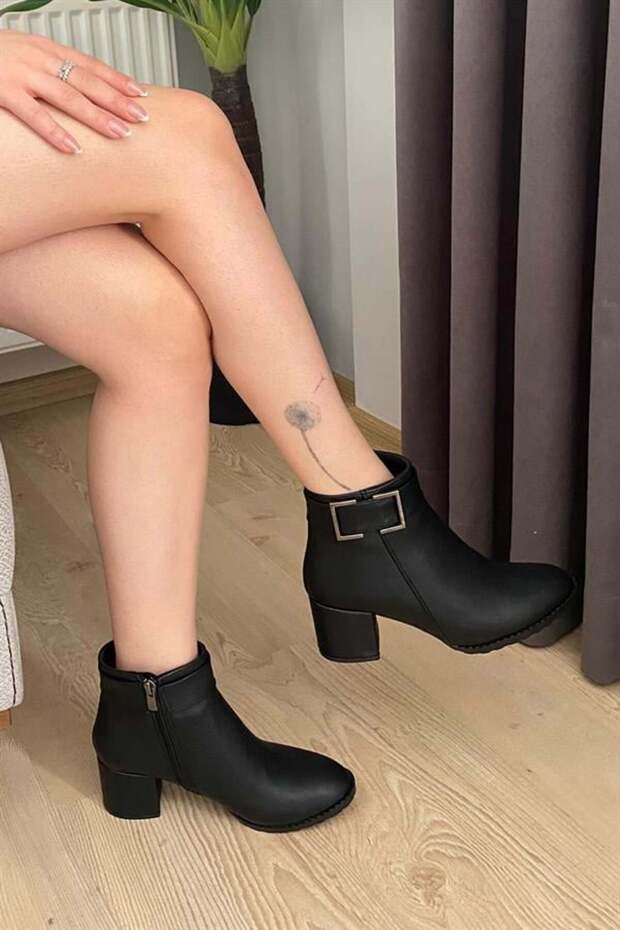 Women's Trend Black Square Buckle (6 cm) Heeled Oval Toe Boots