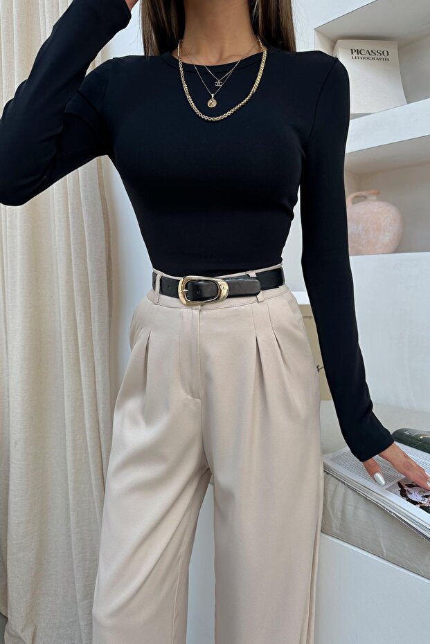 بلوزة أساسية ذات ياقة مستديرة ومزدوجة الخياطة باللون الأسود - 4