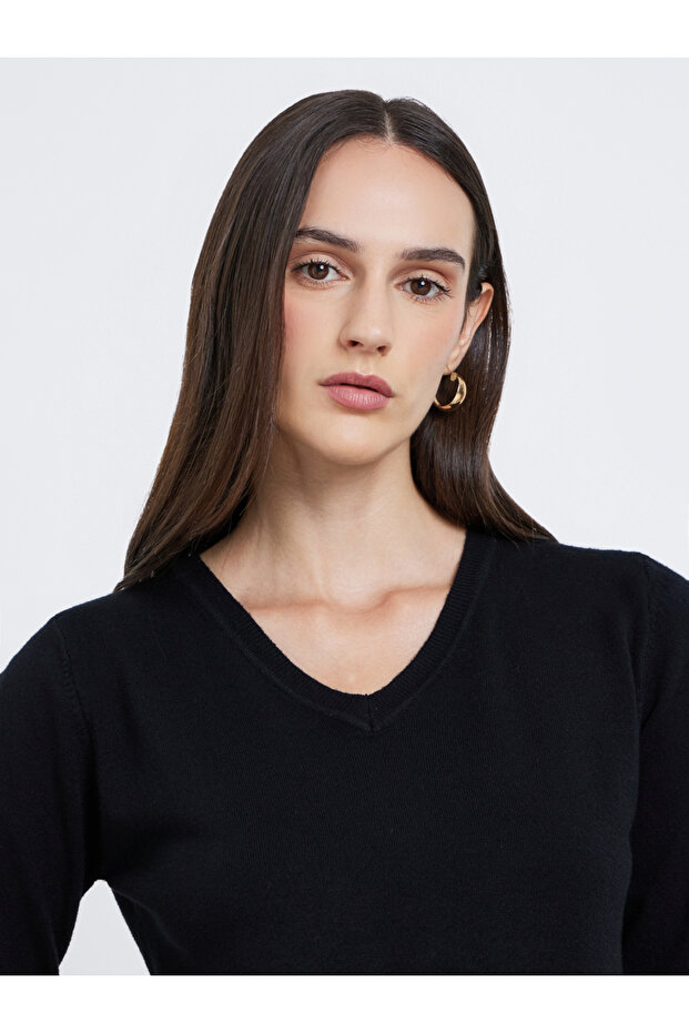 Solid Knitted V-Neck Top - 3