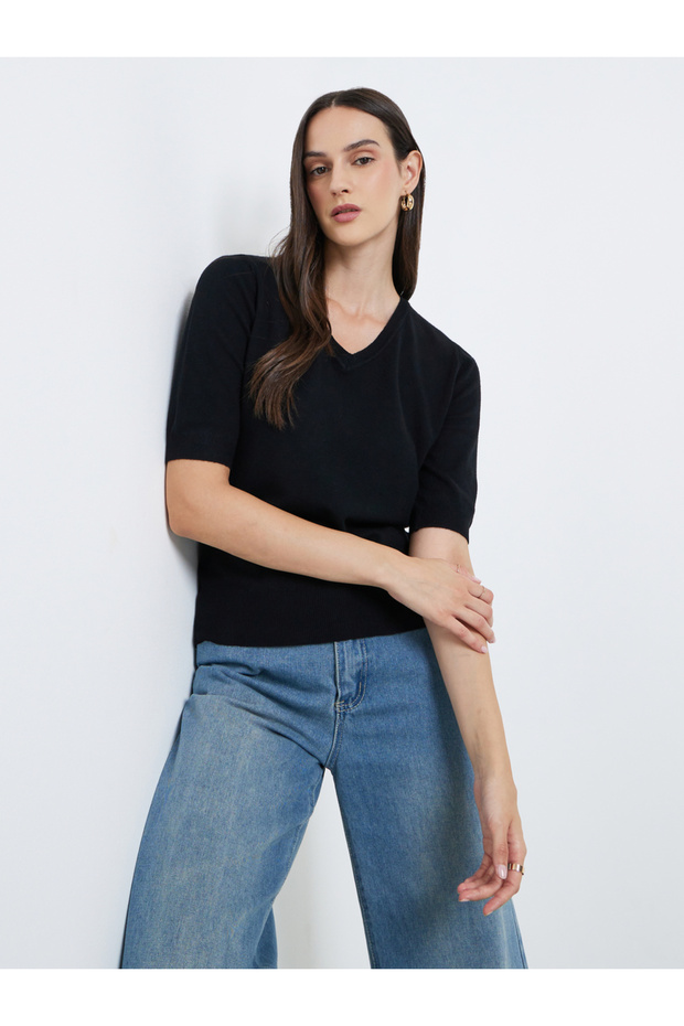 Solid Knitted V-Neck Top - 1