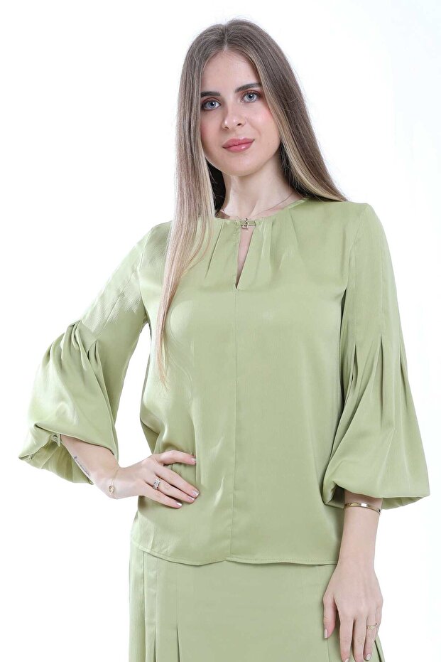 بلوزة سادة بأكمام منفوخة - 1