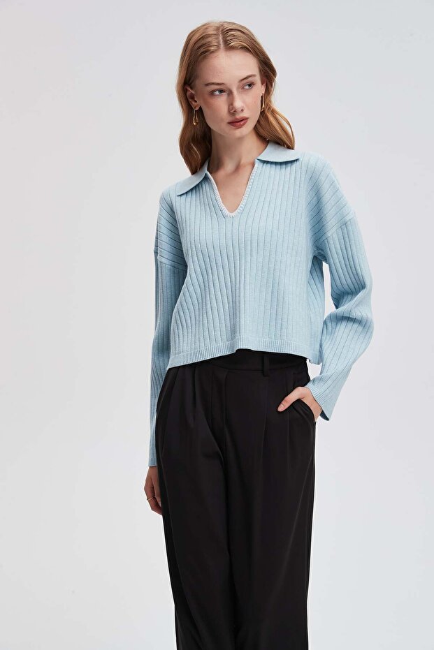 بلوزة مضلعة بأكمام طويلة ورقبة على شكل حرف V - 2