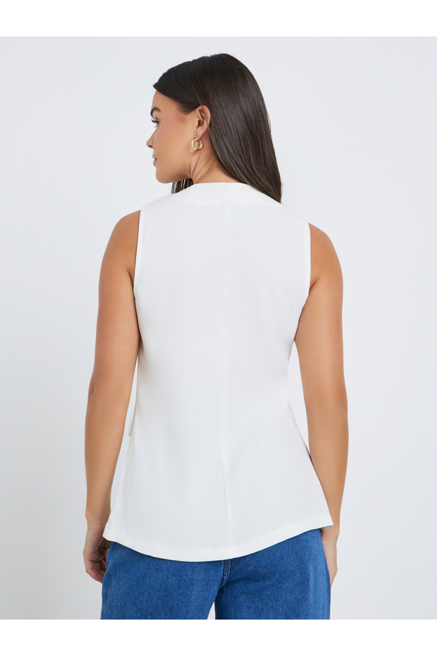 سترة سادة بدون أكمام وأزرار مصممة خصيصًا - 4