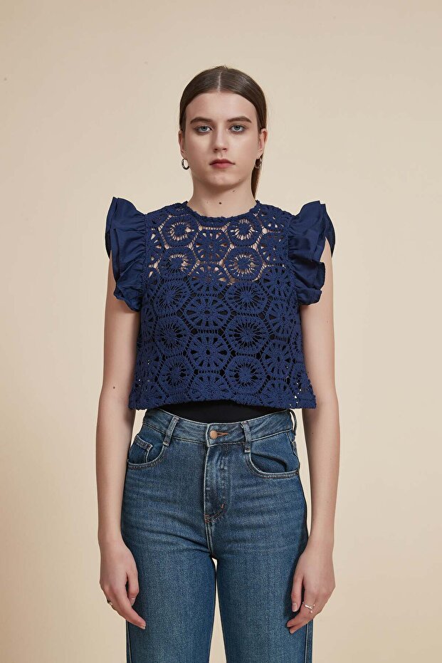 بلوزة كامي بتفاصيل دانتيل سادة - 2