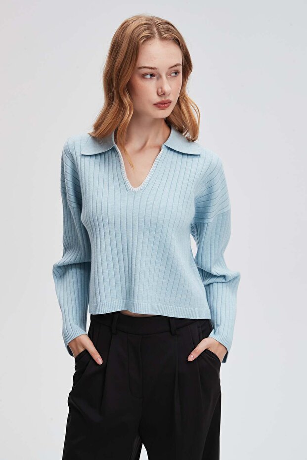 بلوزة مضلعة بأكمام طويلة ورقبة على شكل حرف V - 4