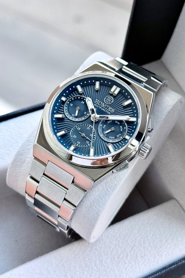 Men's Wristwatch Silver Color Navy Blue Dial Steel Band Comes with Gift Box and Bracelet as Gift.