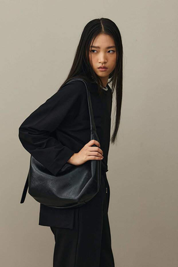 سويت شيرت أساسي بتفاصيل شق أسود - 6