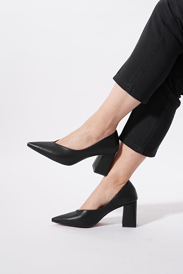 Loseb Cut-Out Toe Thick Heel Women's Shoes Black Skin