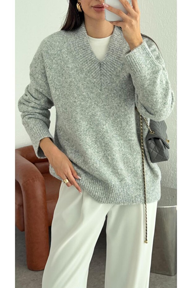 V-Neck Gray Wool Effect Sweater - 2