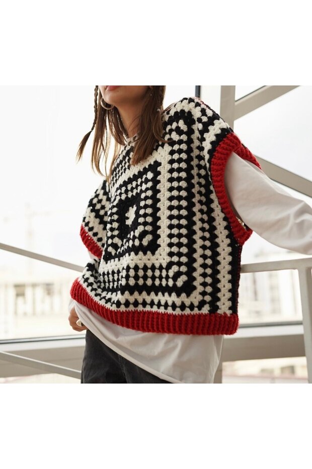 Hand-Knitted Women's Sweaters Come in Size S, with a Length of 50 Cm, and There Is a 5 cm Difference between Sizes.
