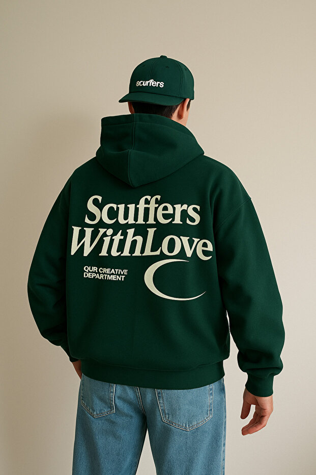 سويت شيرت بقلنسوة مطبوع عليه نص Scuffers With Love مقاس كبير للجنسين مع جيب كنغر