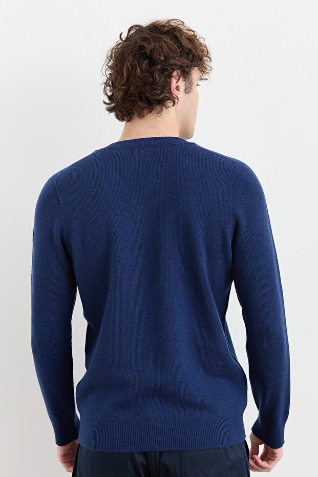 Men's V-Neck Basic Wool Sweater - 5