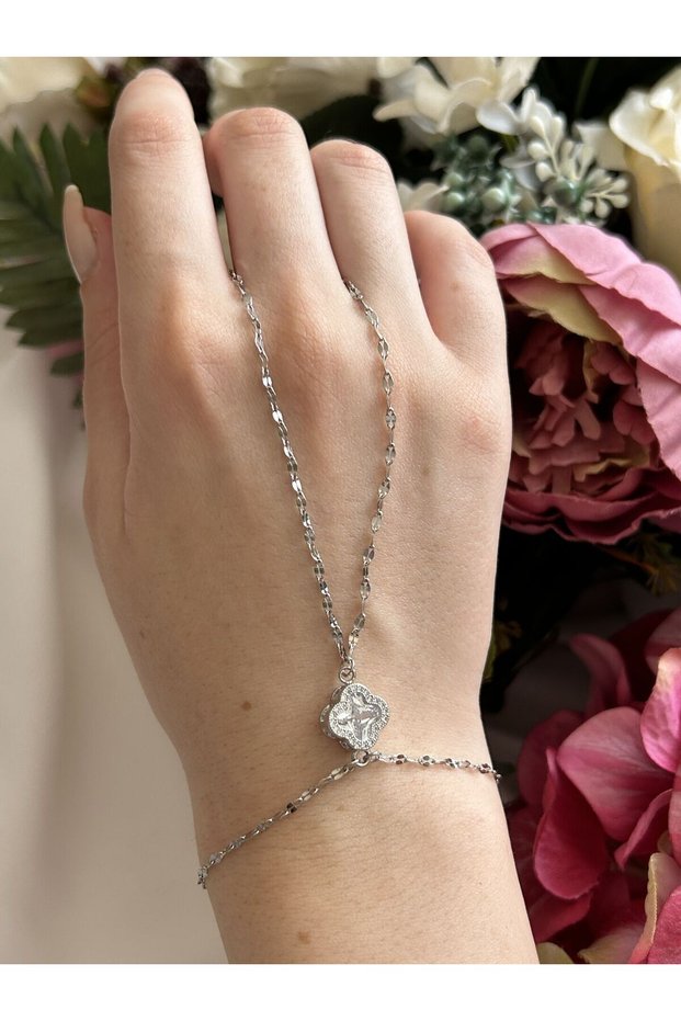 Silver Clover Detail Shahmeran