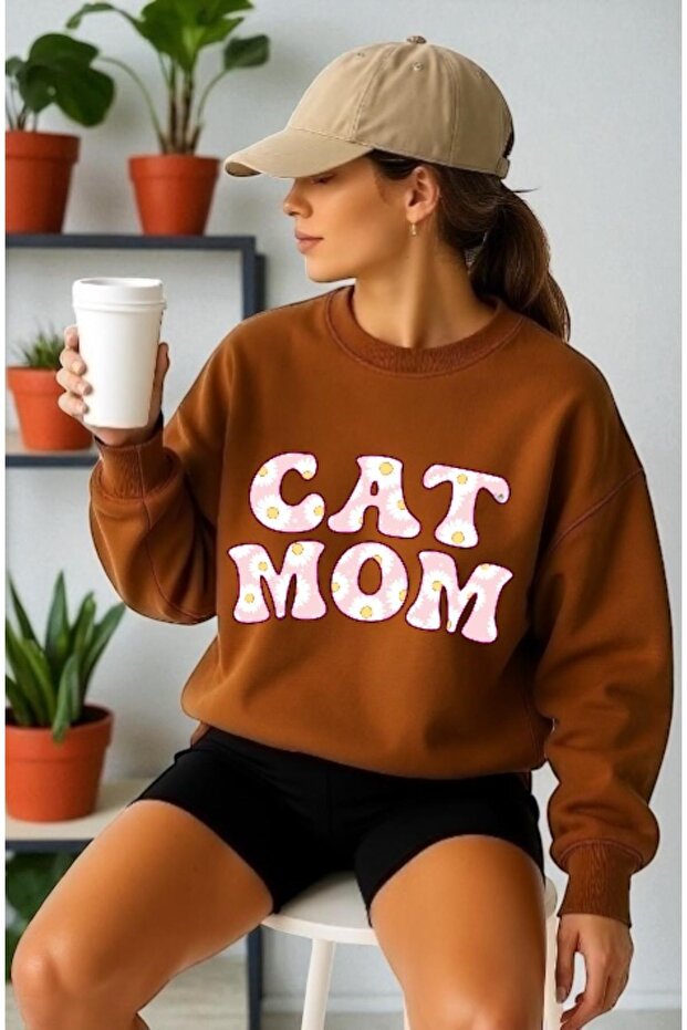 سويت شيرت للجنسين بأكمام طويلة مطبوع عليه Cat Mom Front Transfer وياقة على شكل دراجة