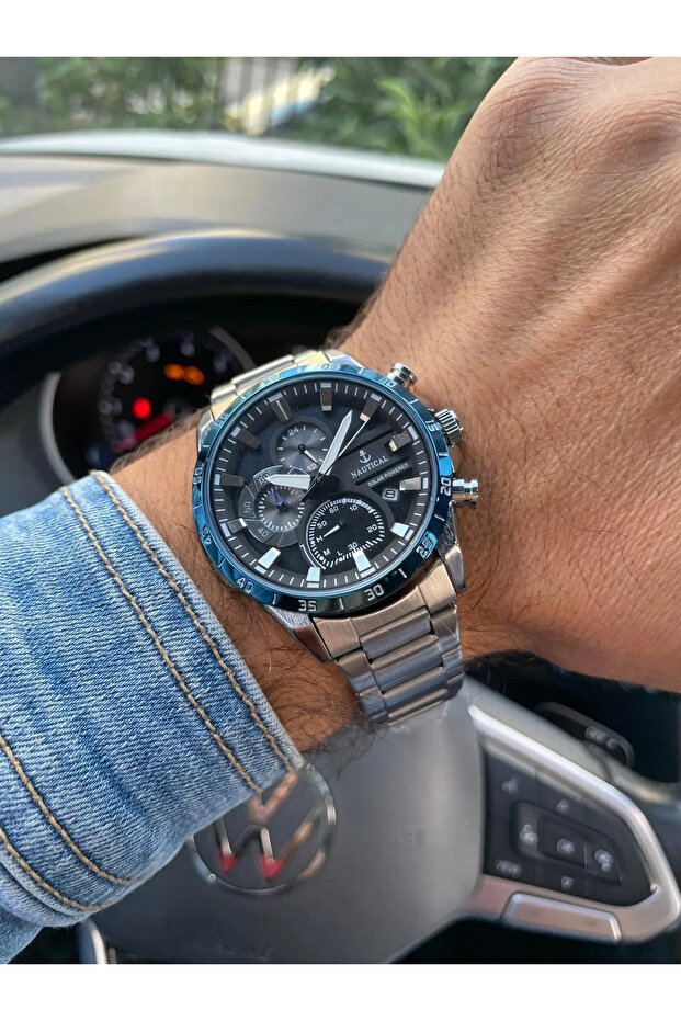 Functional Steel Men's Wristwatch
