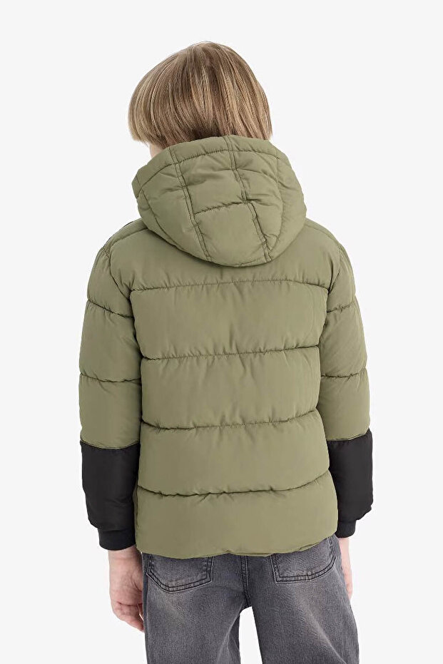 Nieprzemakalna kurtka z kapturem i zamkiem błyskawicznym dla chłopców E8648A825WN - 7