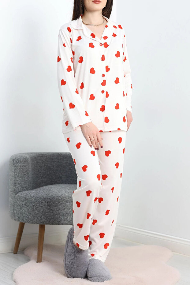 طقم بيجامة لون أبيض بنقشة قلب - 5