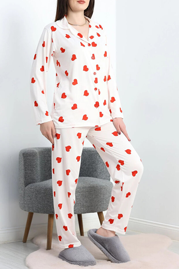 طقم بيجامة لون أبيض بنقشة قلب - 4