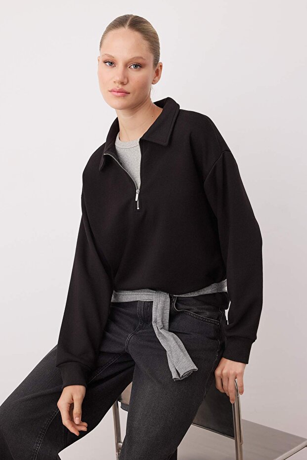 Siyah Regular/Normal Kalıp Fermuar Detaylı Kalın Örme Sweatshirt TWOAW26SW00108