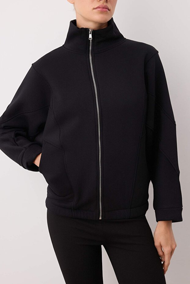 Siyah-Beyaz Renk Bloklu Fermuarlı Dik Yaka Oversize Bomber Örme Sweatshirt TWOAW26SW00037 - 3