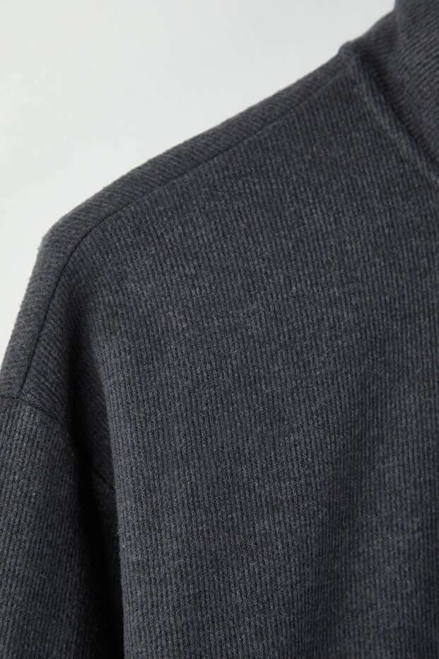 Antrasit Yeni Oversize/Geniş Kesim Fırçalı Selanik Dik Yaka Sweatshirt TMNAW26SW00014 - 2