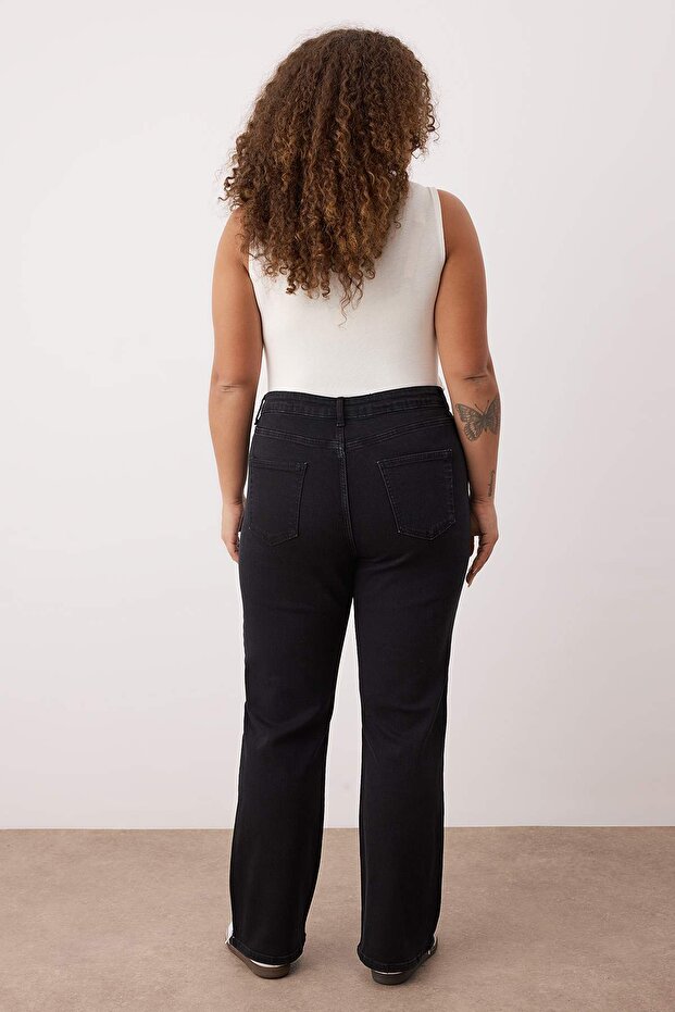 Siyah Yüksek Bel Comfort Straight Fit Büyük Beden Jeans TBBSS25CJ00023 - 4