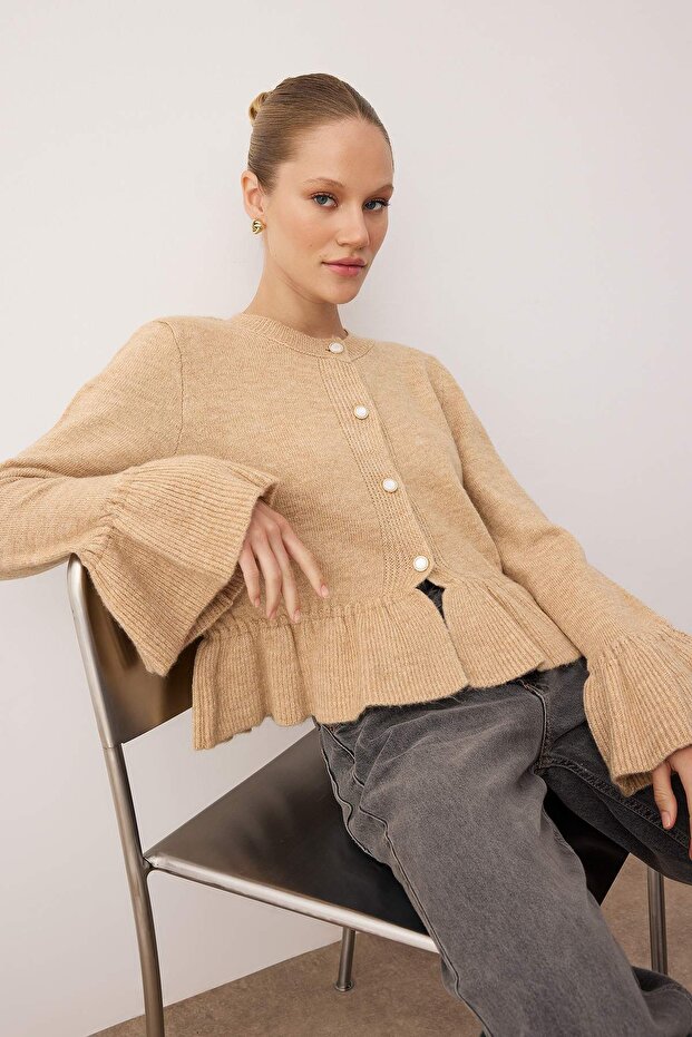 Bej Yumuşak Dokulu Peplum Crop Triko Hırka TWOAW26HI00114