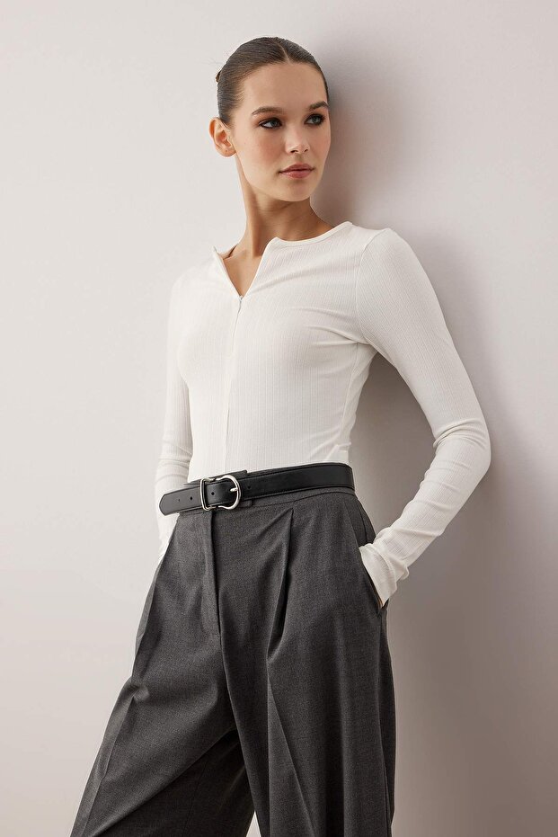 Ekru Fermuarlı Hafif Transparan Fitted/Vücuda Oturan Çıtçıtlı Esnek Örme Body TWOAW26BD00012 - 1