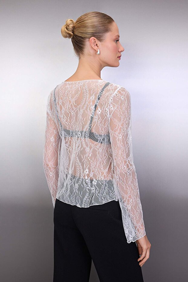 Beyaz Regular Fit Kayık Yaka Dantel Esnek Örme Bluz TWOSS23BZ00795 - 4