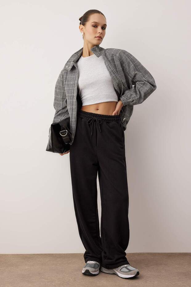 Black Elastic Waist Basic Jogger Drawstring Knitted Sweatpants Twoaw26Ea00016 - 1