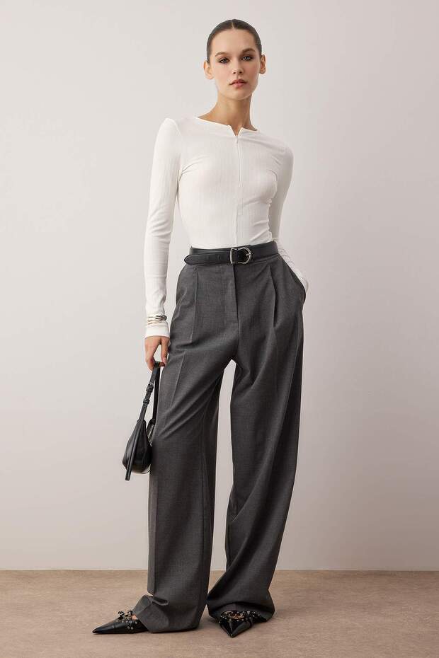 Ekru Fermuarlı Hafif Transparan Fitted/Vücuda Oturan Çıtçıtlı Esnek Örme Body TWOAW26BD00012 - 2