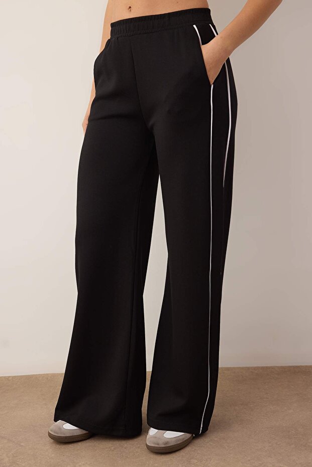 Siyah Biyeli Wide Leg/Geniş Paça Örme Spor Eşofman Altı THMAW26EA00001 - 3