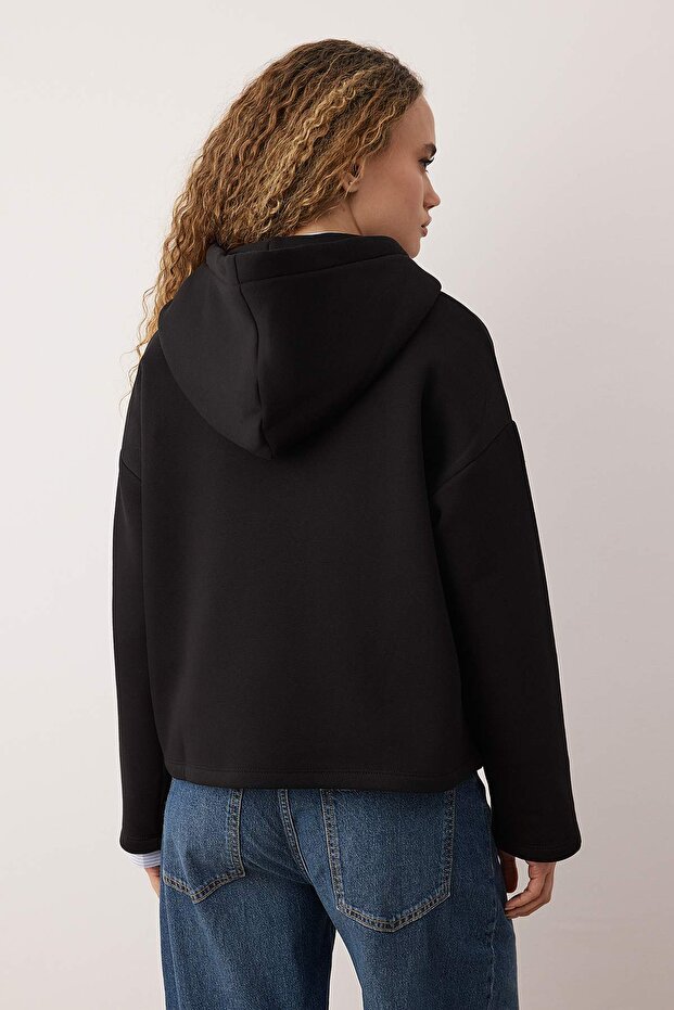 Siyah Kalın İçi Polarlı Yarım Pat Fermuarlı Oversize Kapüşonlu Örme Sweatshirt TWOAW26SW00060 - 4