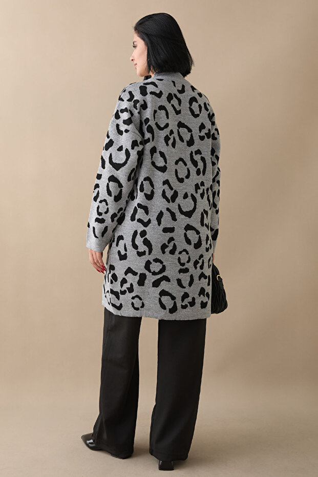 سترة تريكو رمادية لامعة منقوشة - 3