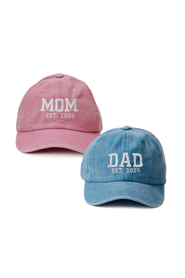 Embroidered 2025 Pink-Blue Mom Dad Hats 2-Pack Mother Father Washable Fabric Hats Cotton Adjustable